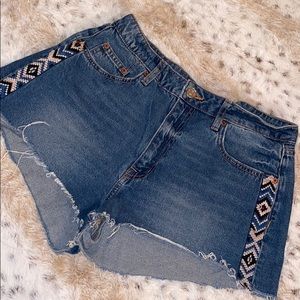 Jean high waisted shorts with cute embroidery